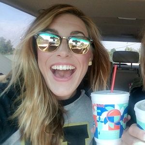 Meet your Posher, Meagan